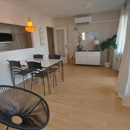1ª Linea Reformado Y Frente Al Puerto Deportivo Firmamos Contrato Si El Cliente Lo Solicita Aunque Es Necesario Hacer La Reserva Para Poder Comunicarse Оспіталет-дель-Інфант Екстер'єр фото