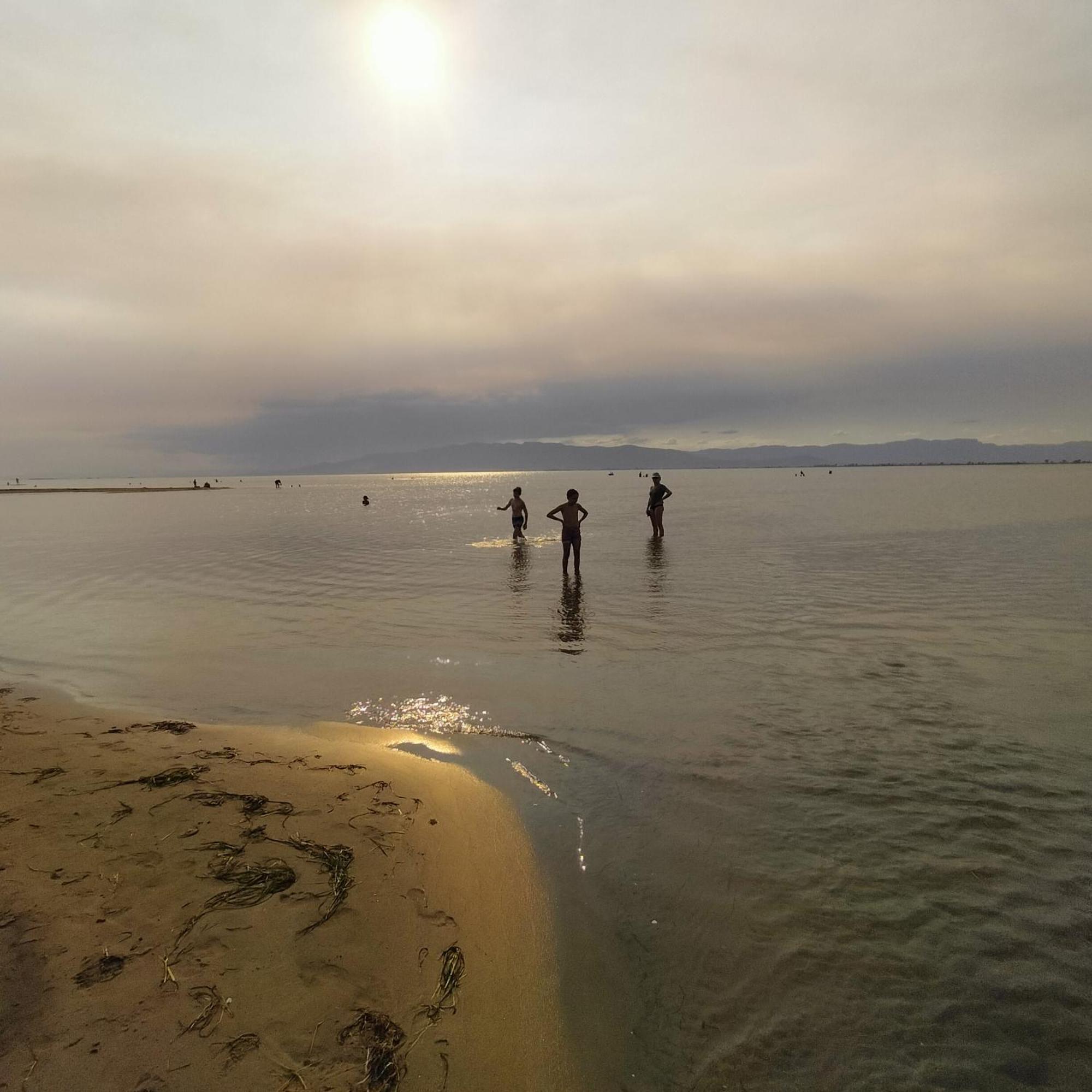 1ª Linea Reformado Y Frente Al Puerto Deportivo Firmamos Contrato Si El Cliente Lo Solicita Aunque Es Necesario Hacer La Reserva Para Poder Comunicarse Оспіталет-дель-Інфант Екстер'єр фото