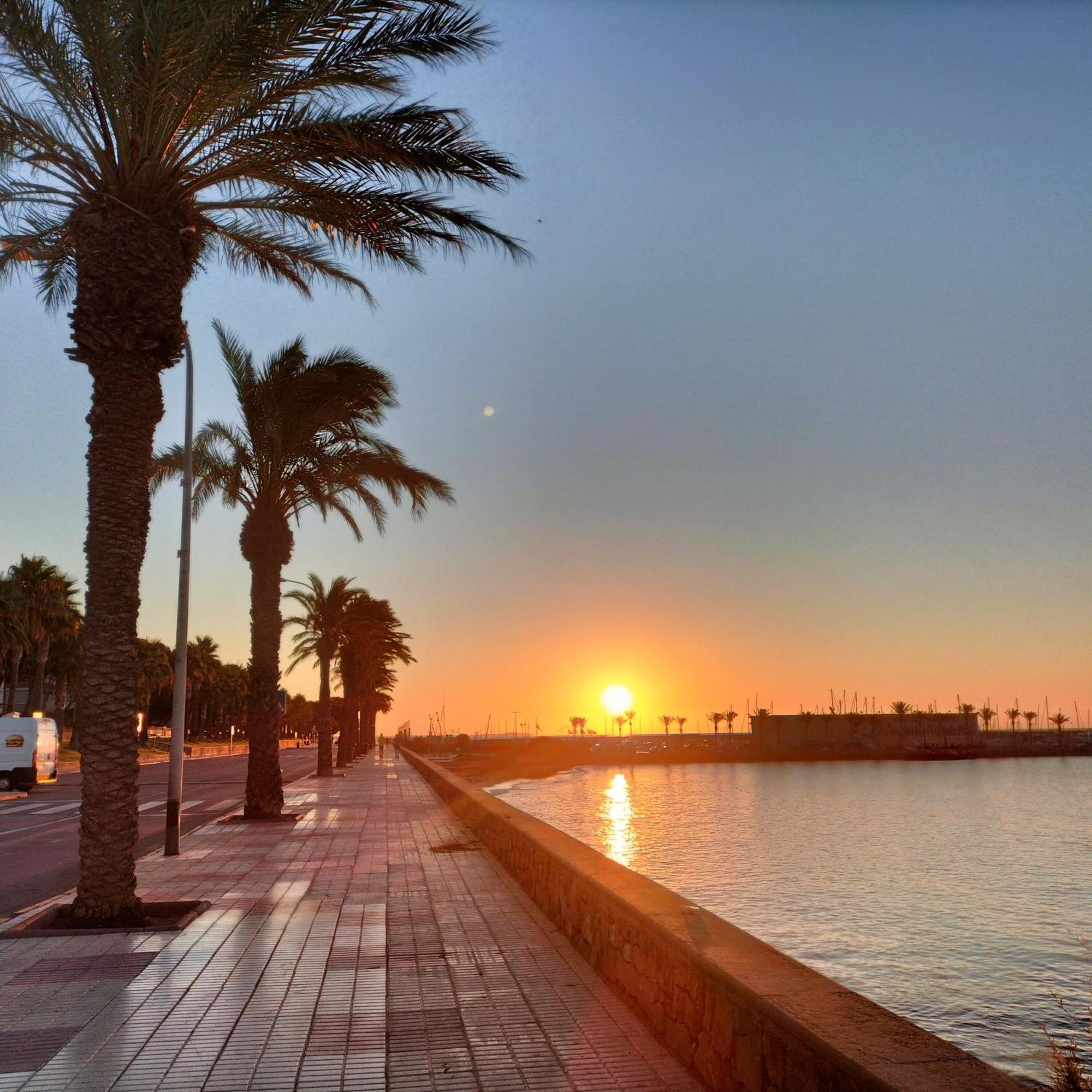 1ª Linea Reformado Y Frente Al Puerto Deportivo Firmamos Contrato Si El Cliente Lo Solicita Aunque Es Necesario Hacer La Reserva Para Poder Comunicarse Оспіталет-дель-Інфант Екстер'єр фото
