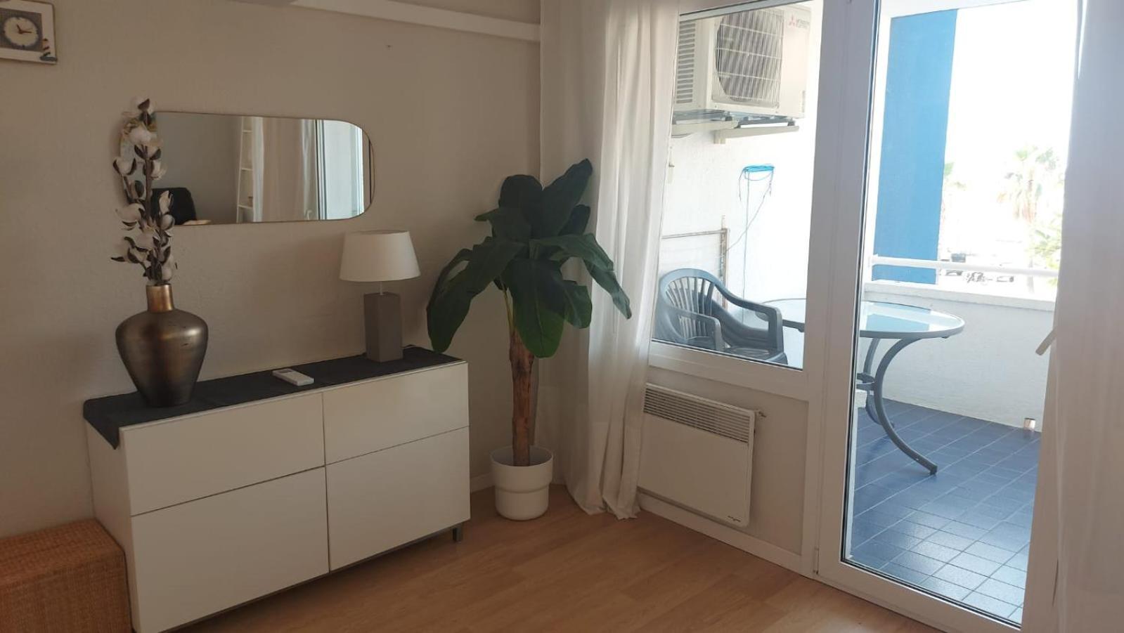 1ª Linea Reformado Y Frente Al Puerto Deportivo Firmamos Contrato Si El Cliente Lo Solicita Aunque Es Necesario Hacer La Reserva Para Poder Comunicarse Оспіталет-дель-Інфант Екстер'єр фото