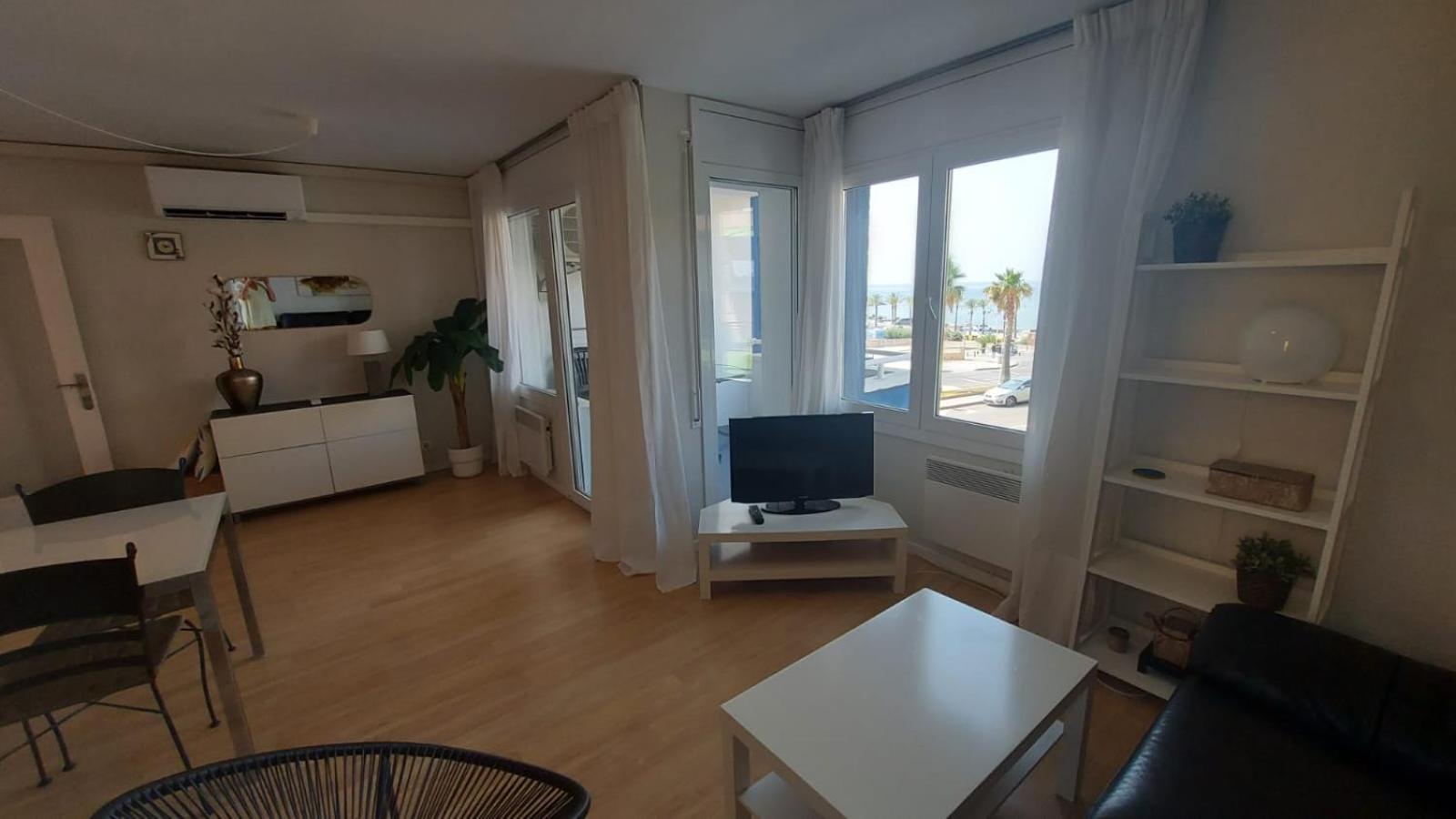 1ª Linea Reformado Y Frente Al Puerto Deportivo Firmamos Contrato Si El Cliente Lo Solicita Aunque Es Necesario Hacer La Reserva Para Poder Comunicarse Оспіталет-дель-Інфант Екстер'єр фото